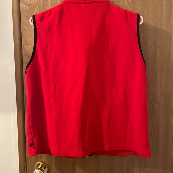 Red vest - Picture 2 of 6